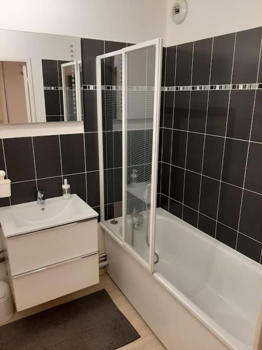 Joli Appartement Avec Jardin Et 2 Parkings Prives Argenteuil Zewnętrze zdjęcie